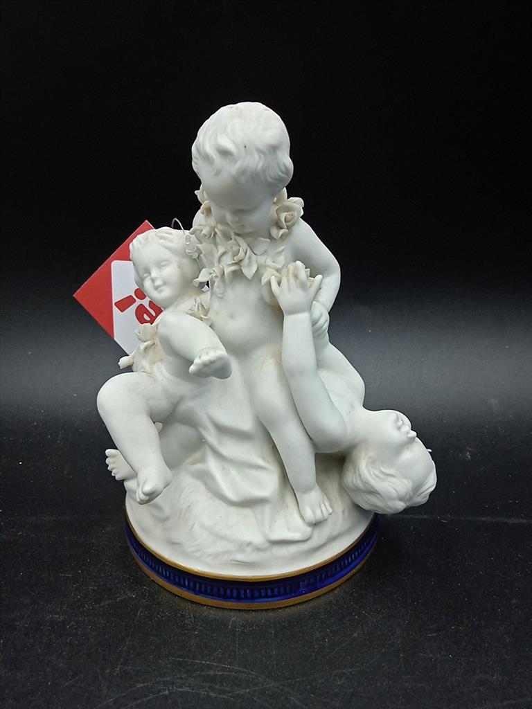 STATUINA PUTTI BIANCA UNTER WEISS BACH