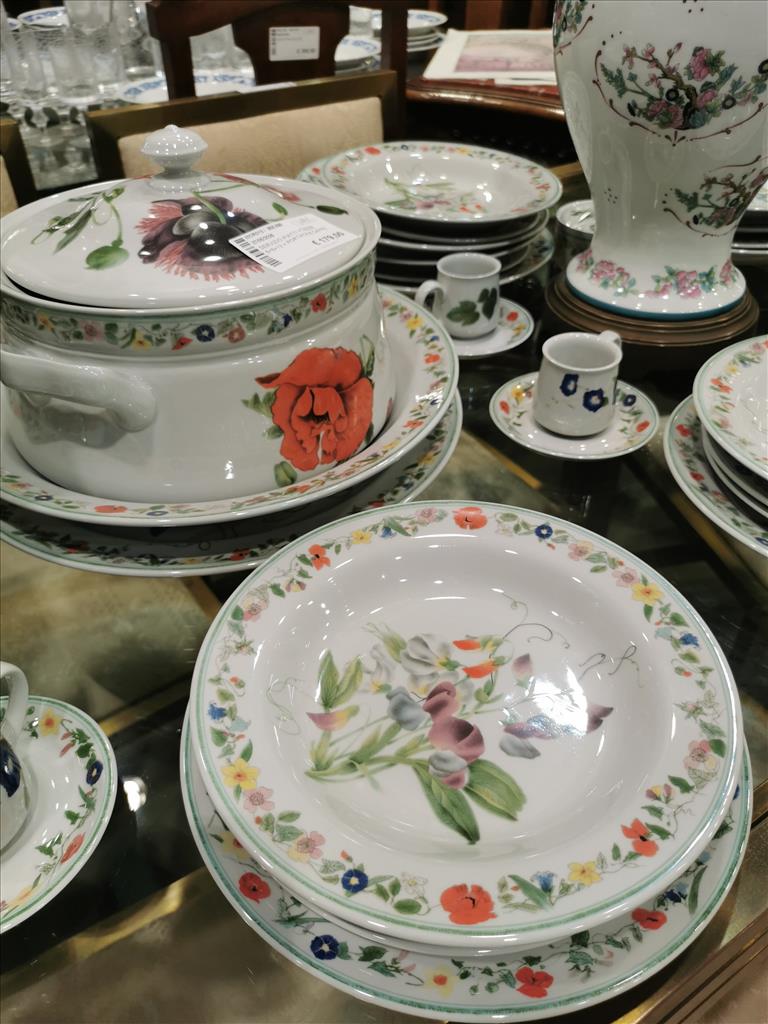 Servizio Piatti +tazze 8+8+12 + Portata 6 Caffe 